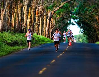 Kauai marathon runners